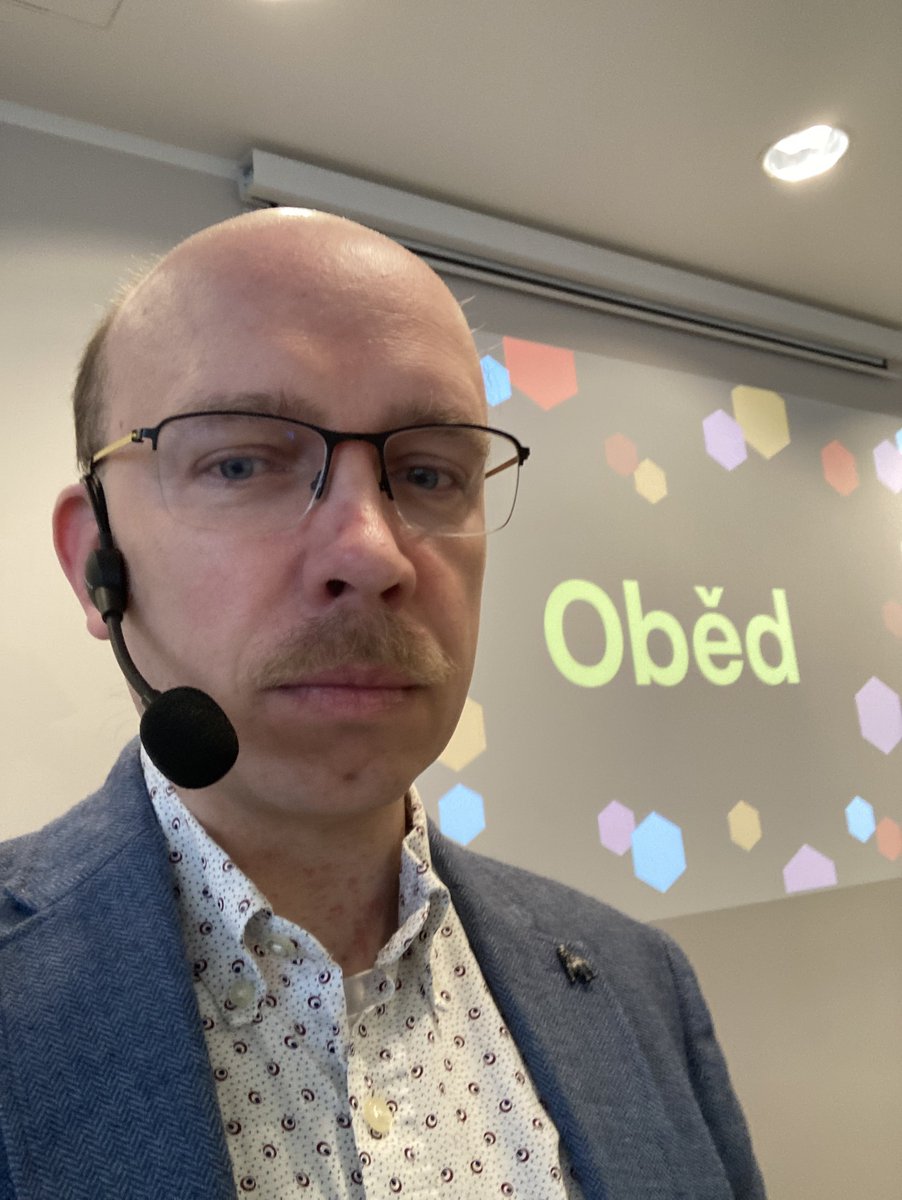atpok's tweet photo. Dnes povídám na #uxday o výzkumu o UX výzkumu v Česku, který dělala v @2freshcz kolegyně Eliška Martiníková. Mám nejlepší spot v programu! https://t.co/F2Gkam5JaP