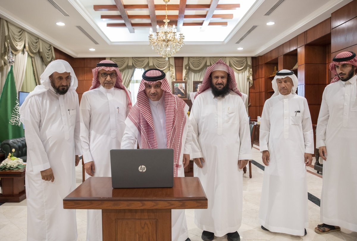 #محافظ_عنيزة يدشّن موقع منبر الحسنى التابع لمؤسسة الحسنى الوقفية .