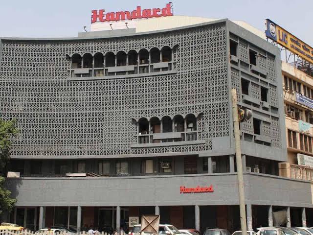 Not a single Hindu youth gets a job in the famous Unani medicine company #Hamdard, that too just because he is a Hindu. “Hamdard' Waqf Laboratory, which runs with the help of crores of rupees from the Ministry of Minority Affairs and Waqf Board, whose products are Rooh Afza +