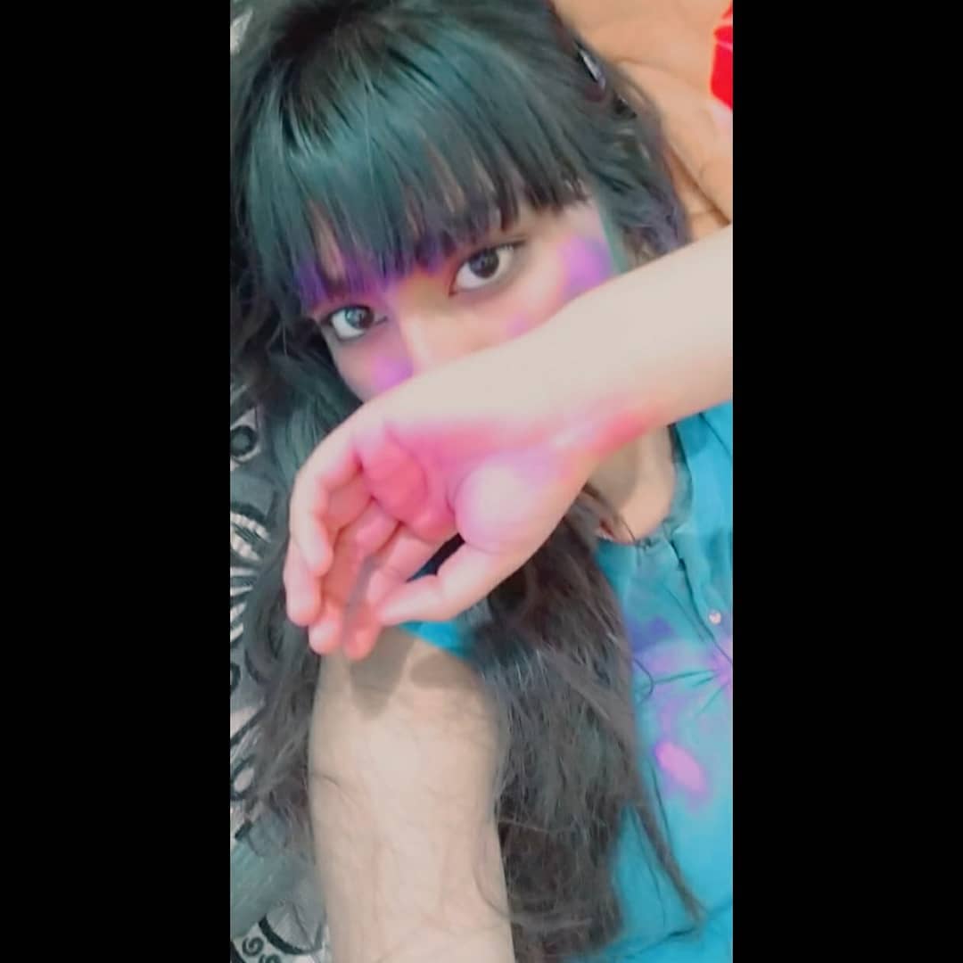 Holi ki shuruwat ho gyi...