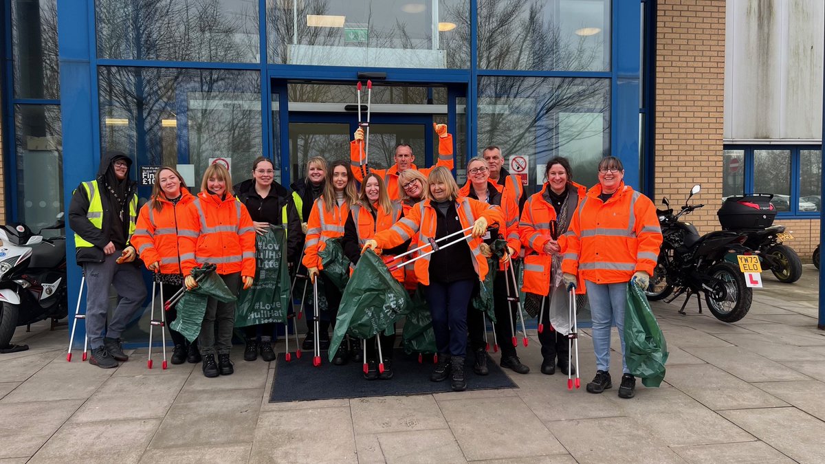 Today staff at our depot stuck on their PPE & took part in the #GreatBritishSpringClean setting out to clear the surrounding area of litter!

Our findings included lots of cigarette ends, plastics & vapes

Total - 18 bags of litter & 2 bags of recycling 💚