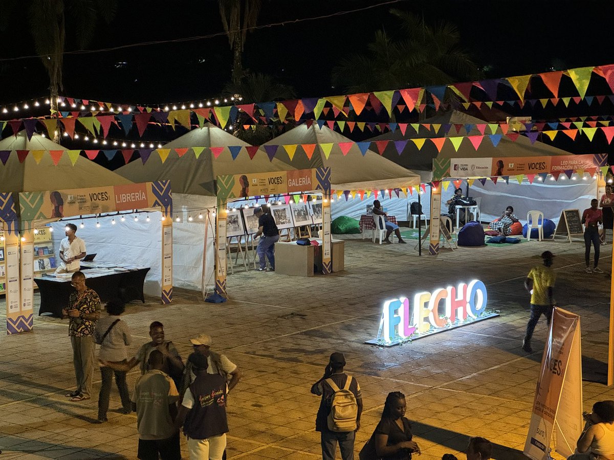 JoseCamiloCC's tweet photo. Ayer empezó @flecho_co en Quibdó, luego de haber estado en Bahía Solano, Turbo e Istmina. Una fiesta de la lectura, que va mostrando un nuevo aire de madurez producto del trabajo de quienes están detrás. No dejen de pasar. https://t.co/qiw41VEF7A