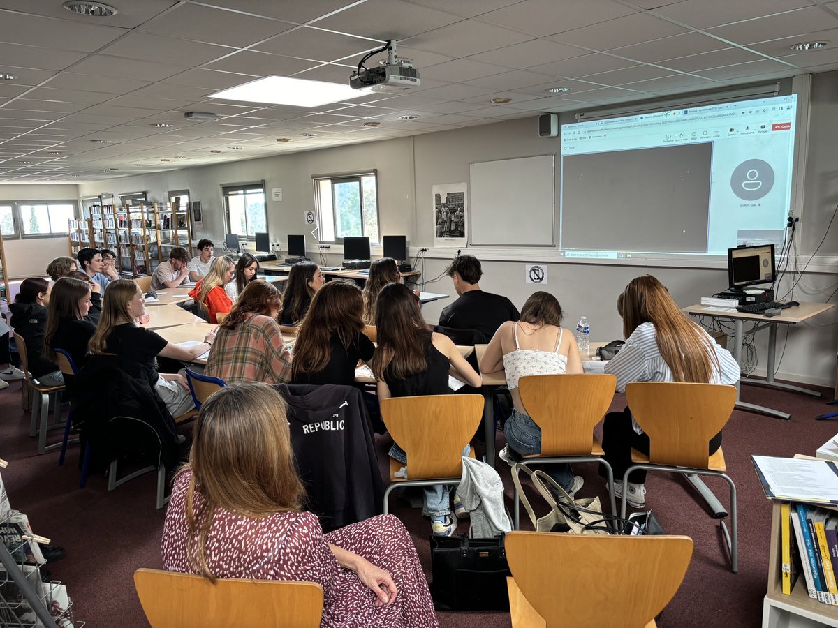 Dans le cadre de #SPME2024, riche rencontre et échanges avec la journaliste @Karimacharni #BonjourLaMatinaleTF1 pour les élèves de @LyceeCostebelle @AcademieNice