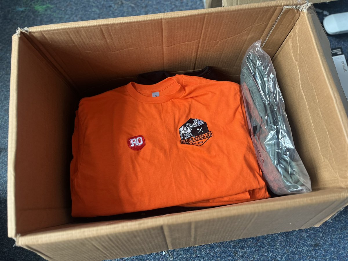 Workwear 👔👕

Another workwear bundle out for delivery today 🚚📦

3 Heavy Cotton Tees, 1 Jumper, 1 Hoodie, 1 Gilet, 1 Coat and 1 cargo docker trousers all for just £200 🤩