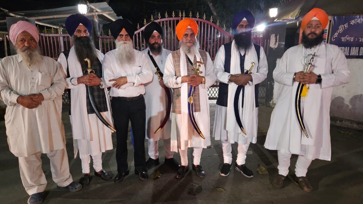 Waris Punjab De head Amritpal Singh, four more Sikhs with him, detained in Dibrugarh Central Jail, who were on hunger strike, today ended strike as Akal Takht’s delegation manage to pacify them. They ended strike by having Prasad of Sri Harmandar Sahib & water of holy Sarovar.