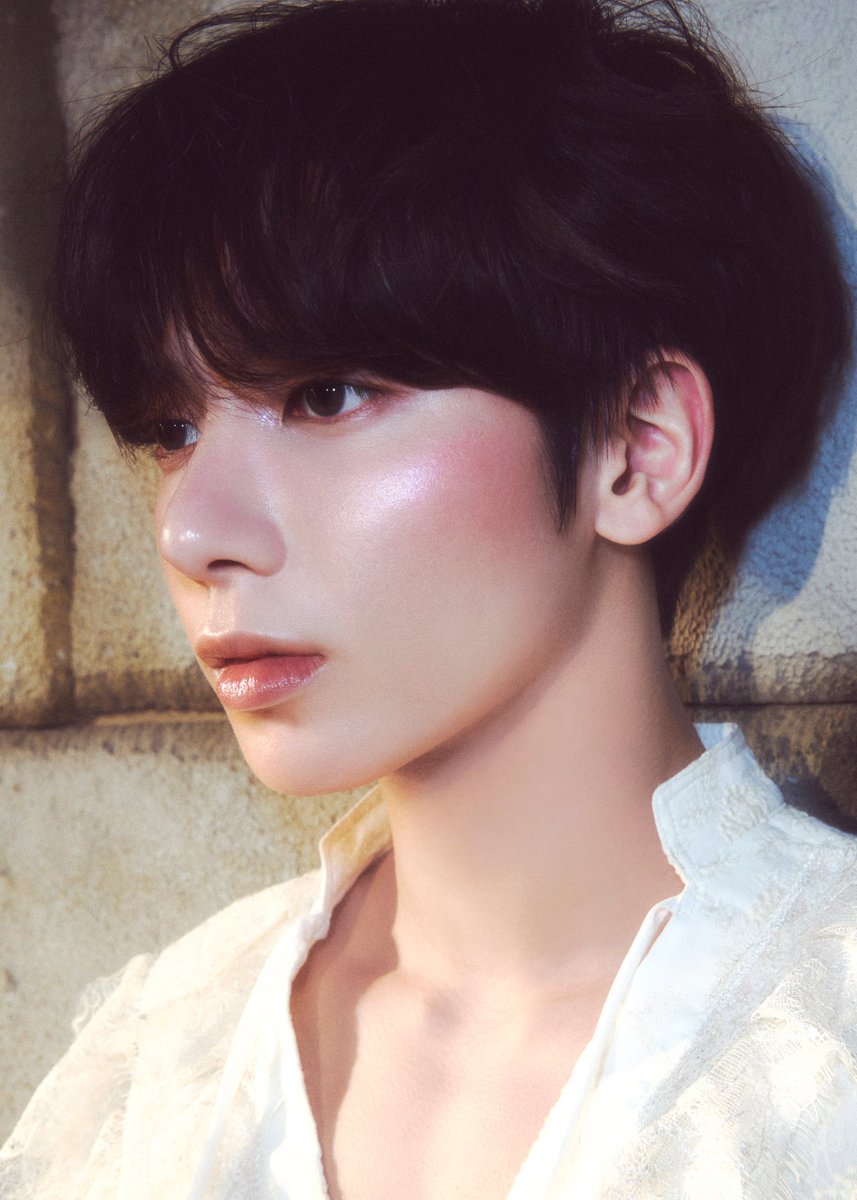 viraltakes's tweet photo. Taehyun looks angelic in new teaser for TXT's minisode 3: TOMORROW. https://t.co/9al5Lg2sWx
