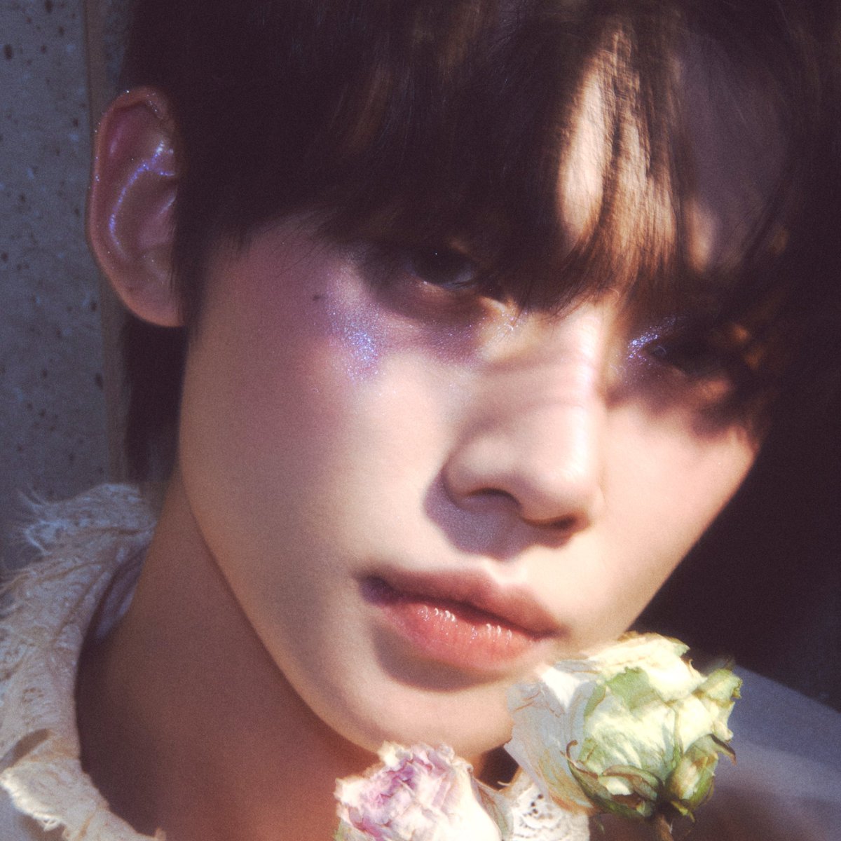 txtlov's tweet image. can we take a second for the makeup and hair