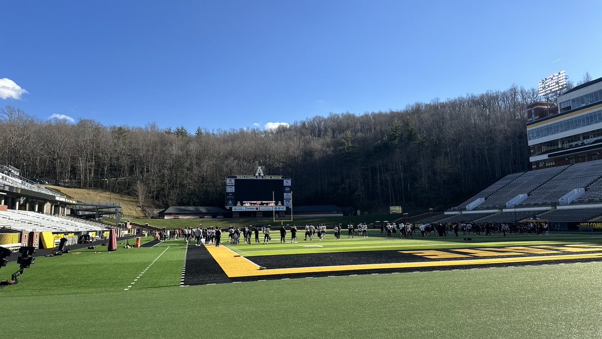 Had a great time at @AppState_FB! Thank you to the App State coaches and staff for the amazing hospitality! @CoachDanny10 @TheQBTech @CoachKeith11 @FiveStarGQB @CoachPatKennedy @Coach_Patt @LakeCreekFBall @CoachDLarsen @coach_bourquin @Fury7v7 @COACHGRANT6 @FlenoyRicky