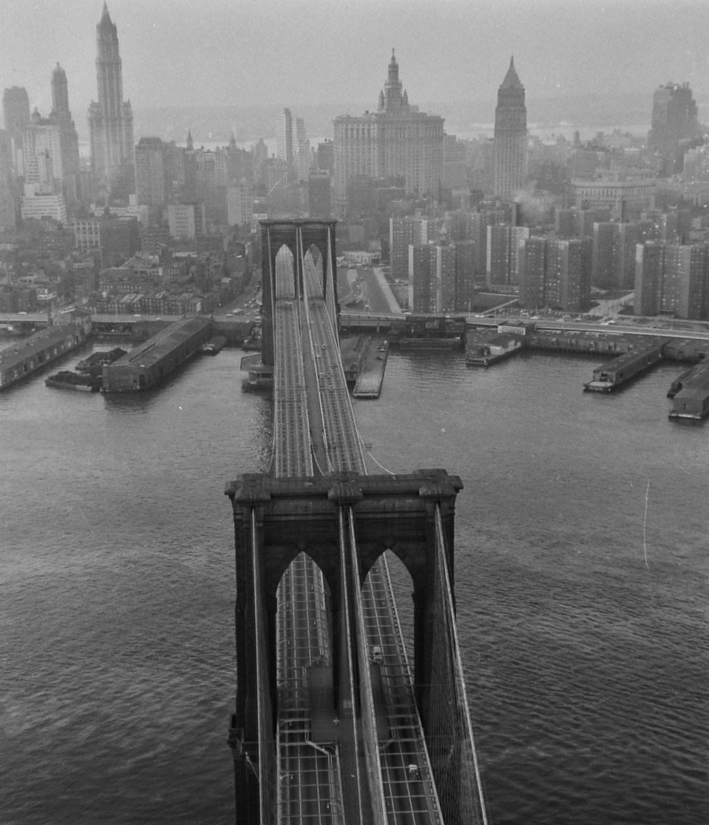 Helicopter view of the Brooklyn Bridge, New York, 1956. More classic photos of the Big Apple, the city LIFE has always called home, below! ⬇️🍎 life-magazine.visitlink.me/RsUSiR (📷 Dmitri Kessel/LIFE Picture Collection) #LIFEMagazine #NYC #BrooklynBridge #DmitriKessel #Aerial #1950s