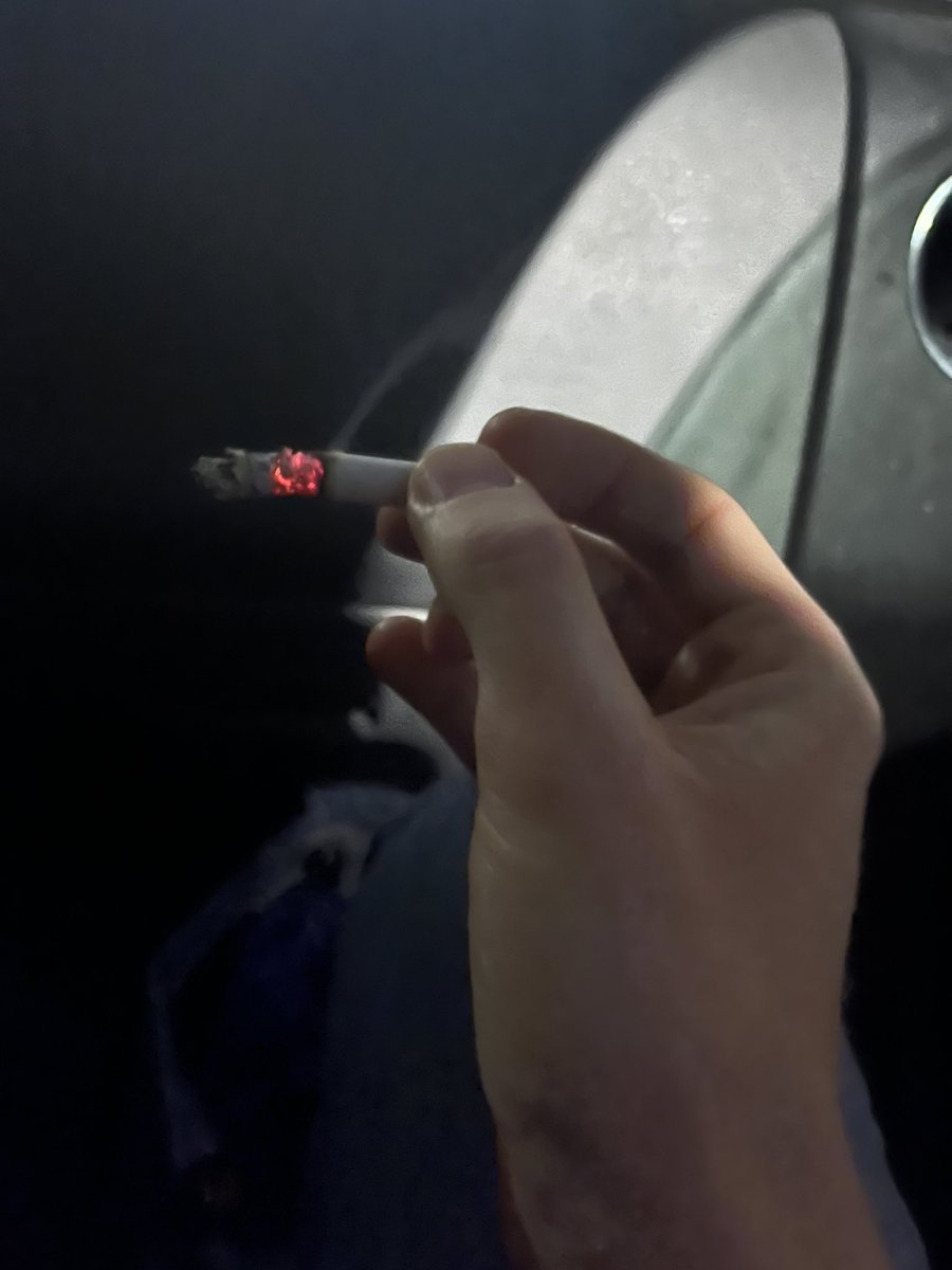 TFleck403's tweet photo. Early Morning Smoking Session 91.2% #THC #CBD #Dabs #Darts #Cigarette #Nicotine #RYOT #Hemp #GoodSupply #BananaKush #CanadianWinter #SnowinMarch #HempTip https://t.co/HHTYRce6Jp