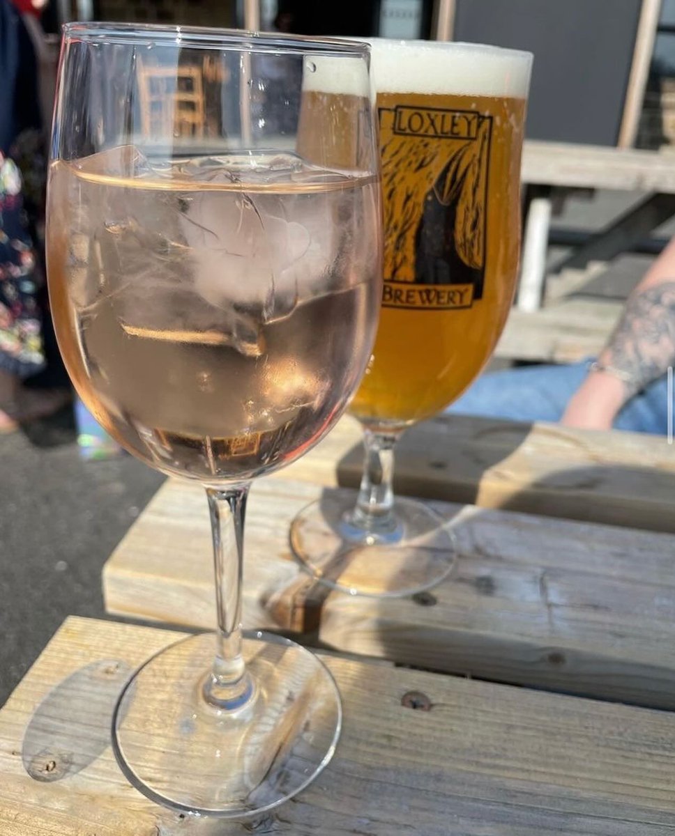 Spring has arrived, which means al fresco dining is just around the corner and we can’t wait😁🍔🌳

Tapas is always better in the sun🌞

Photo credit to our faves @gingerbreadcooks 

#wisewoodinn #wisewood #loxley #pub #sheffield #countrypub #sheffieldpub