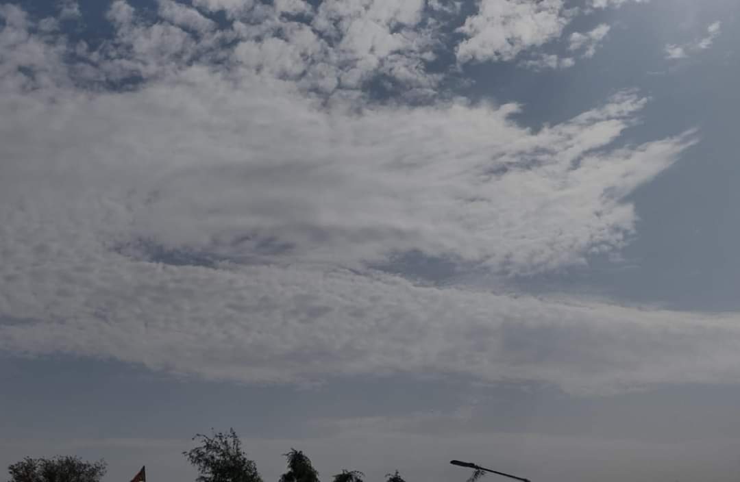 ajeet_chowdhary's tweet image. उत्तरी पश्चिमी राजस्थान उमस भरी 
गर्मी आसमां में हल्के बादल
#thursdaymorning 
#ThursdayMotivation