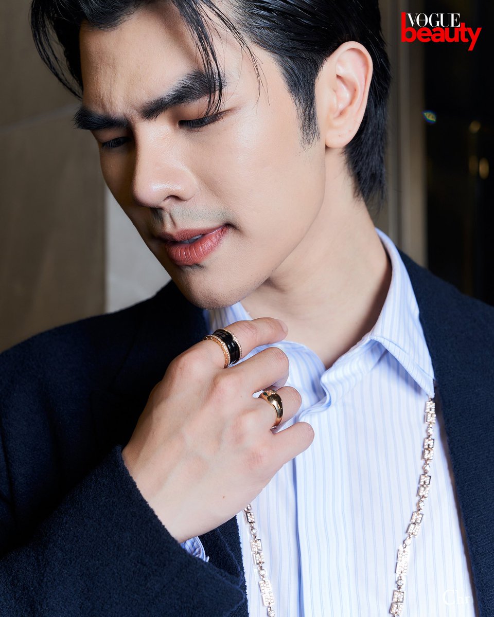 ซูมอินซิกเนเจอร์ลุค มาย ภาคภูมิ <a href="/milephakphum/">mile phakphum</a> ในงานโว้กกาล่าประจำปี 2024 

#VogueGala
#VogueGala2024
#VogueGala2024xMileApo
#MilePakpum 
#VogueBeautyThailand