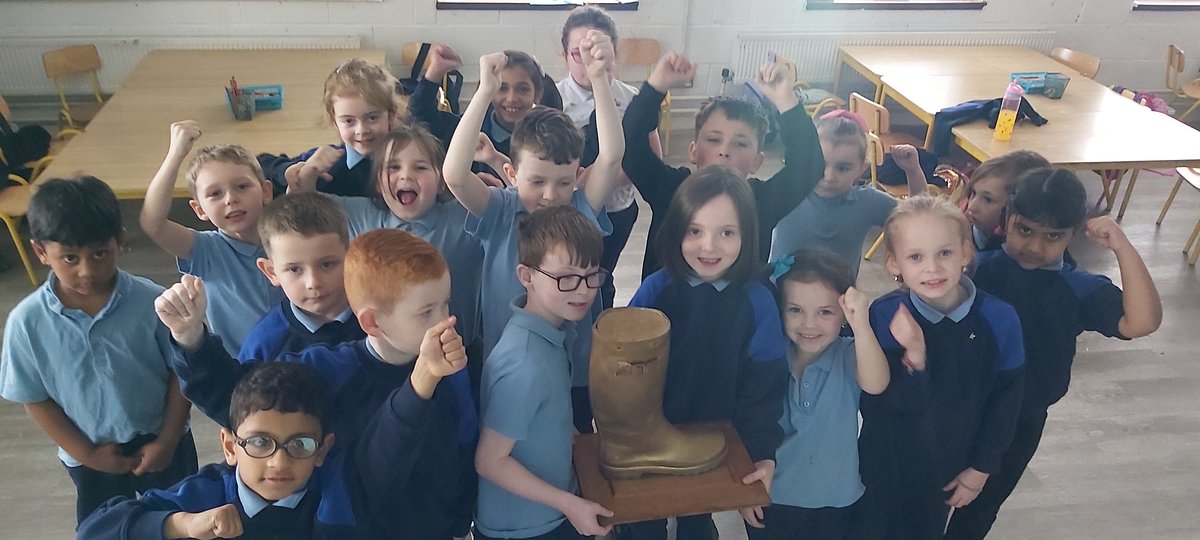 We won the Golden Boot in our 'Run Around Europe' challenge this week. Go Room 11! @ActiveFlag @HealthyIreland