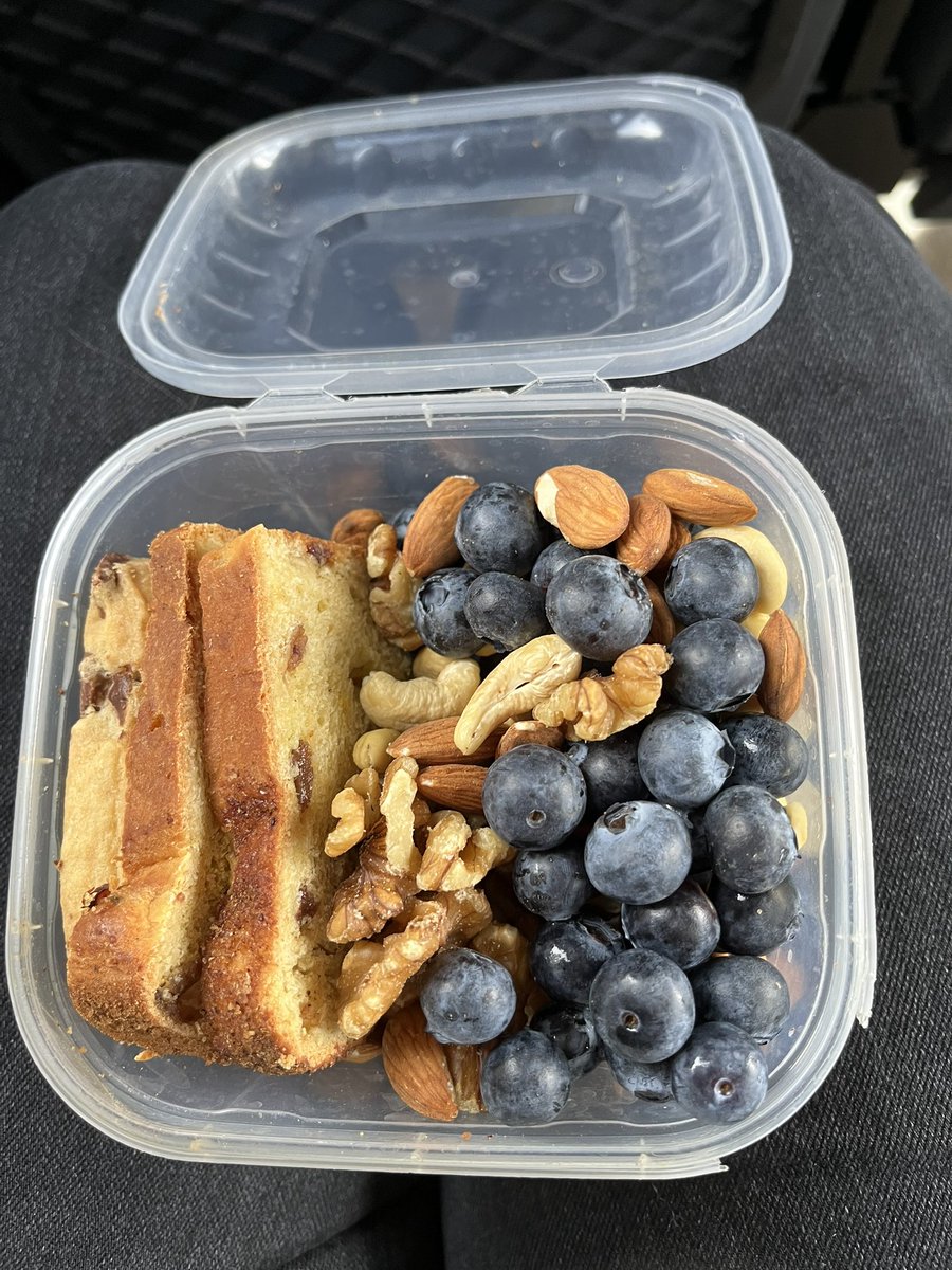 I’m on the coach and I have brought the snacks! #coachpicnic <a href="/LozzaCrisp/">Laura Crisp</a> y
