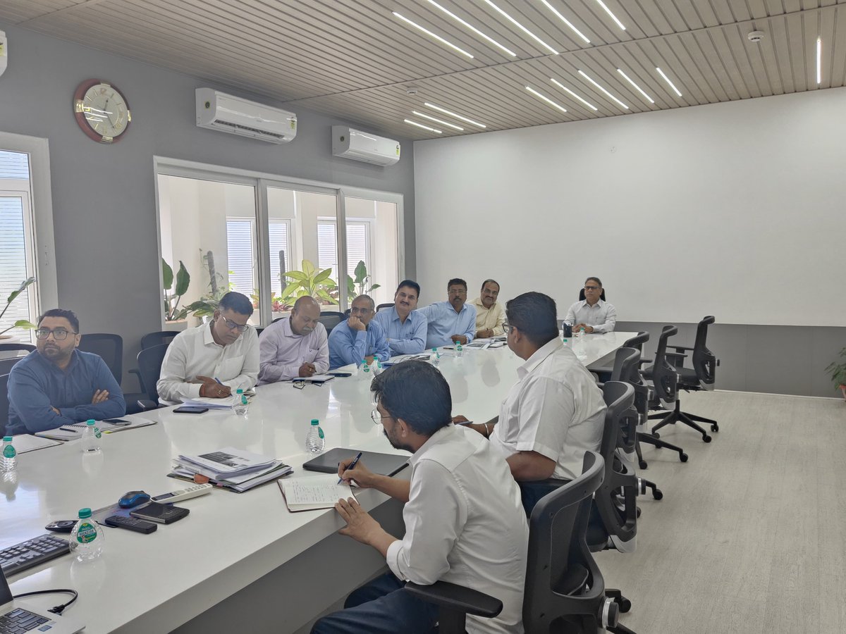 EnergyOdisha's tweet photo. Principal Secretary, Energy Dept., @vishaldevk reviewed a proposal for implementing Green Hydrogen-powered buses in the state. NTPC’s Renewable Energy Limited has proposed establishing a #GreenHydrogen plant to supply energy for these buses. @SecyChief @DC_Odisha https://t.co/hr3XBZXBFd
