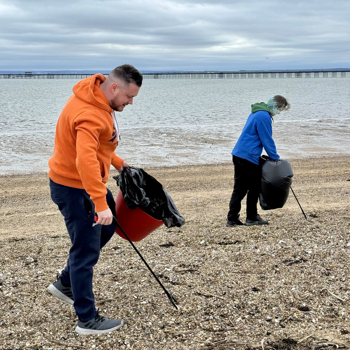On Tuesday, some of our members of staff took place in our first beach clean of the year 🏖️ ♻️ 

We had a few of our animal keepers as well as managers take park, with their litter pickers and bin bags ready!