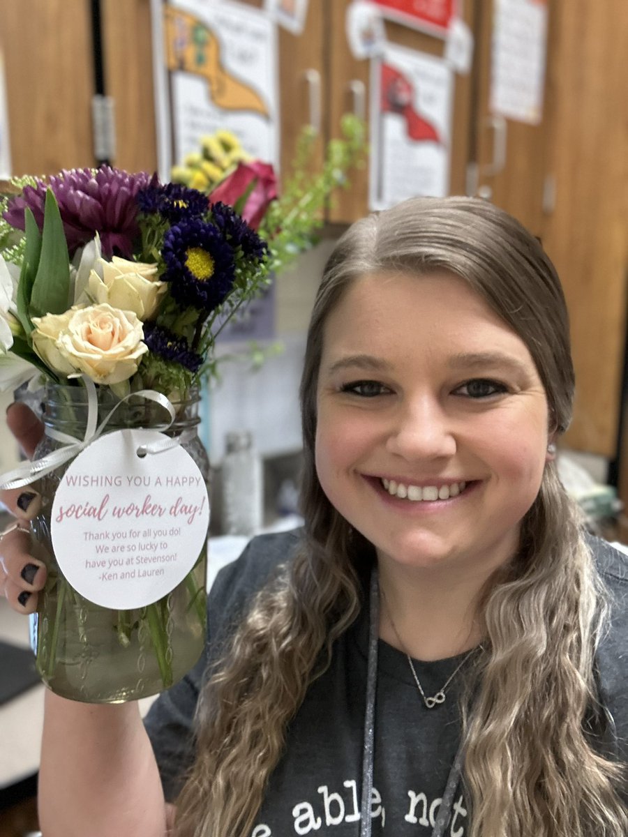ms_kapecki's tweet photo. Thank you to @KenHaase54 and @Lauren_Rivera54 for making my day with these beautiful flowers! I am so grateful to work with such supportive and kind admin! ❤️🖤 #WorldSocialWorkDay #BeStevenson @Stevenson_D54 https://t.co/W1BMq0xGM4