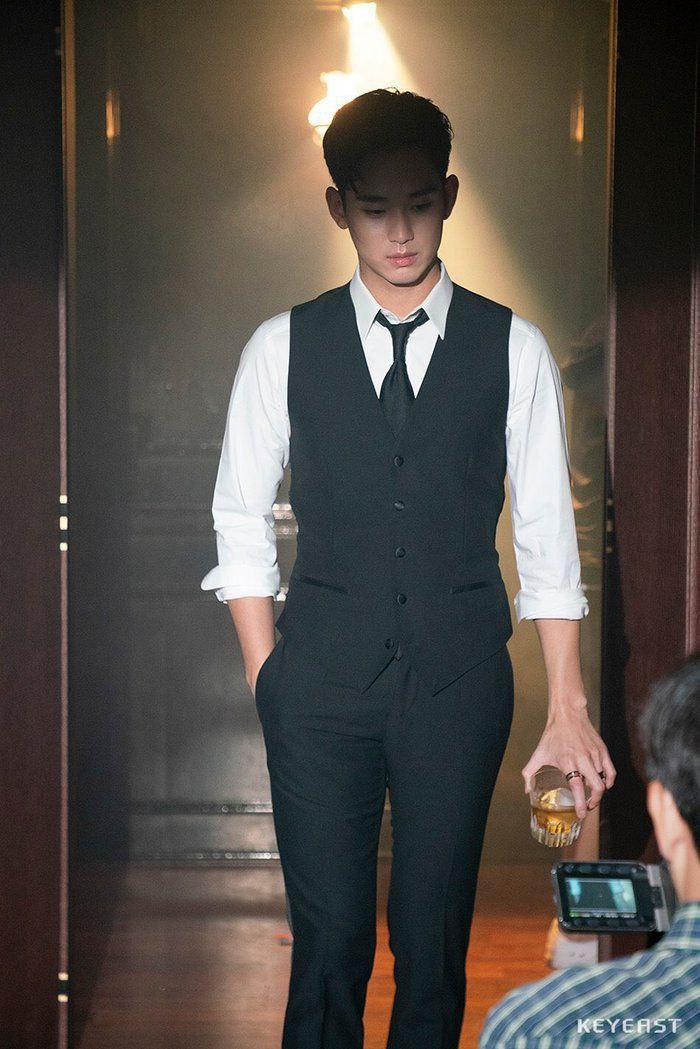 •kdm• pas pertama kali beliau muncul jadi cameo disini kalian kaget atau emang udah tau beliau jadi cameo?. Kim Soohyun disini ganteng poll 🥰🥰