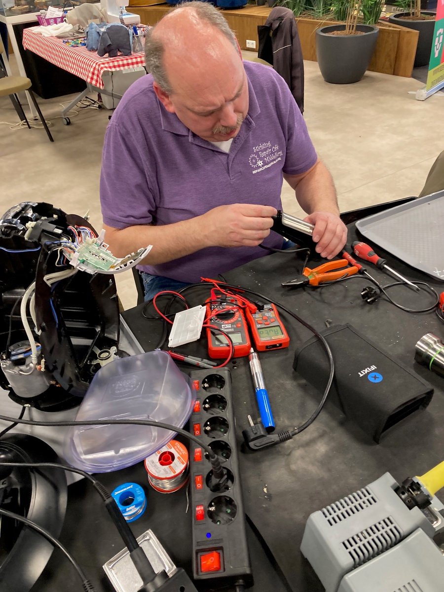 Veel belangstelling voor reparatie via het Repair Café Middelburg: soundcloud.com/wfm96/bert-hui…