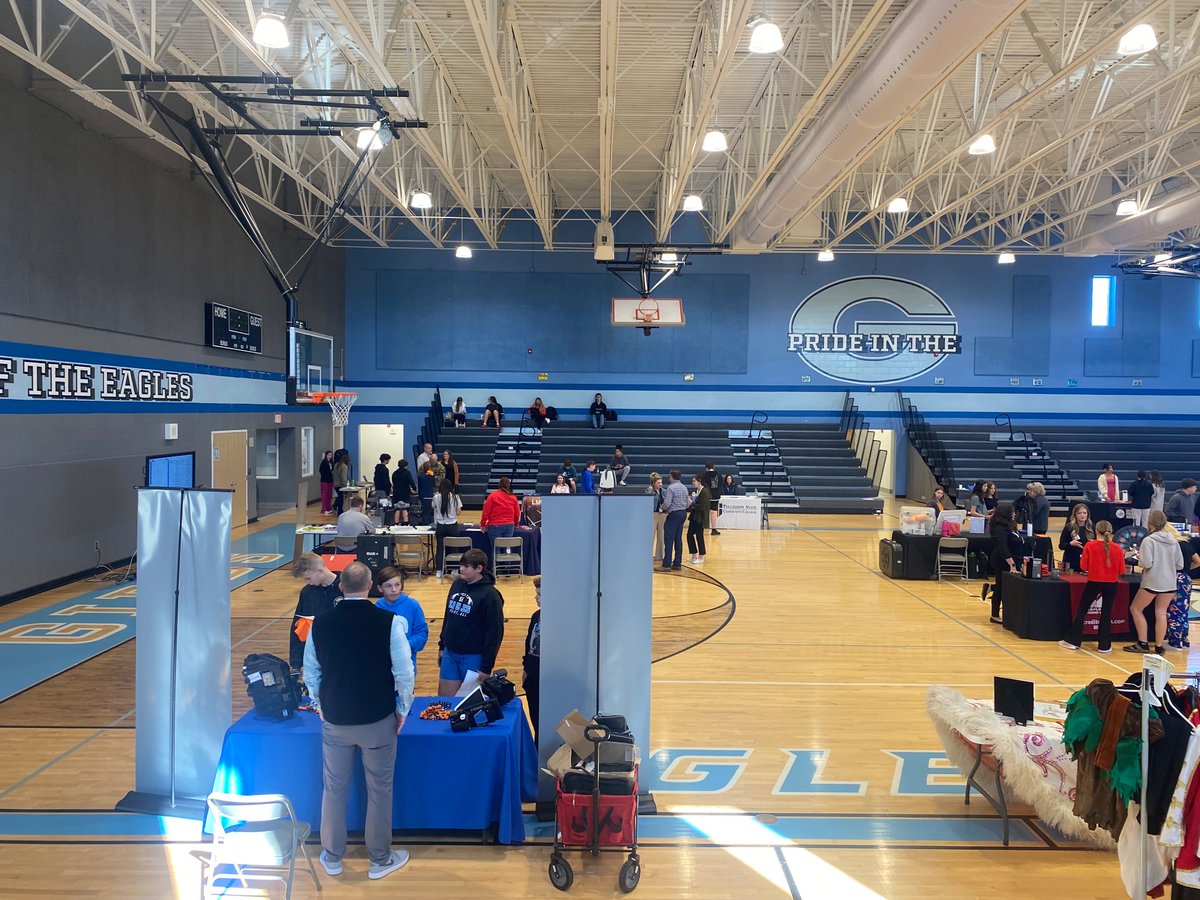 So excited for our @GibbsMSEagles students being able to preview future careers which are a possibility for them! Way to go @MrsLong_GMS and the Gibbs Middle College and Career!