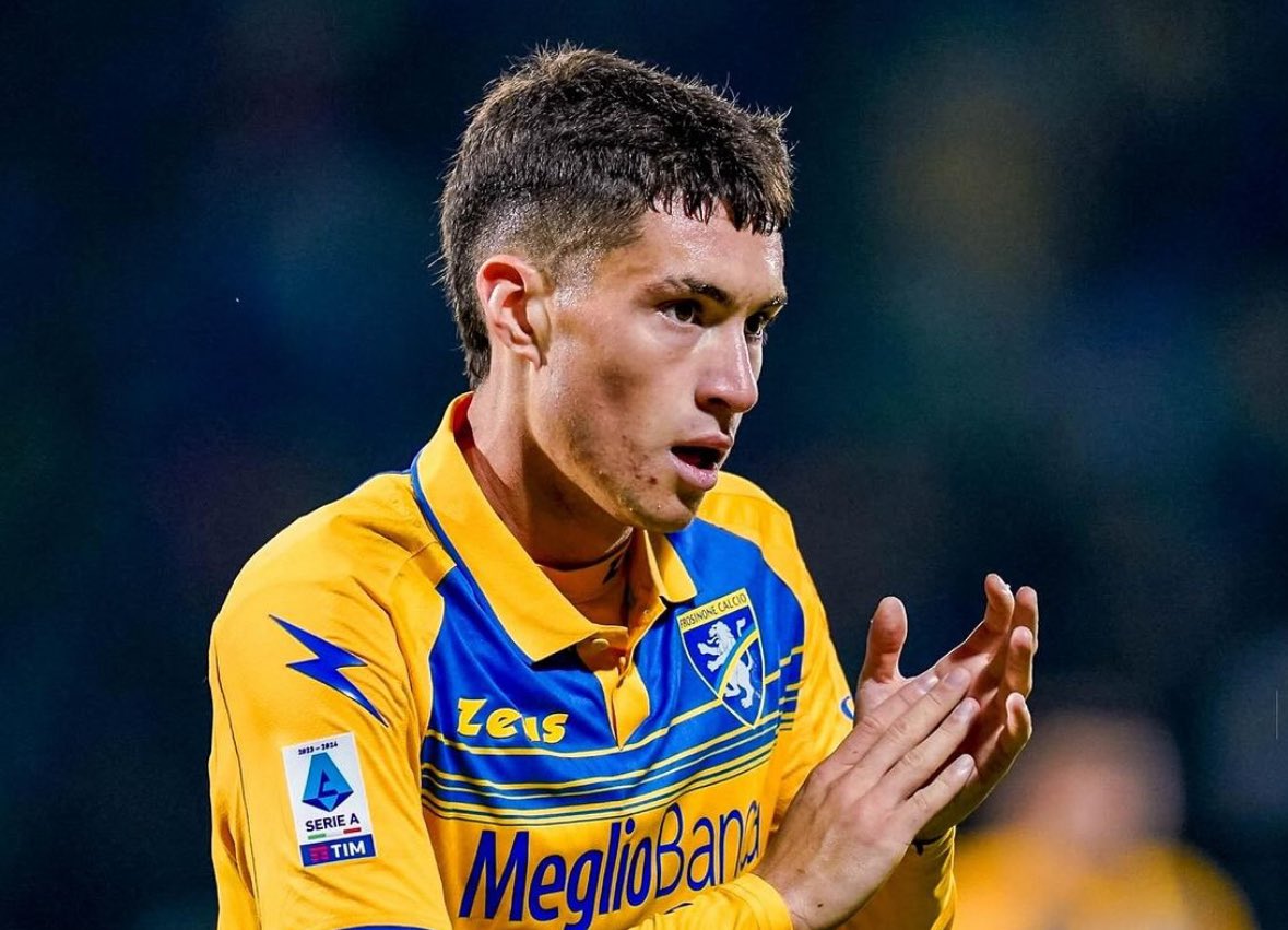 FabrizioRomano's tweet photo. 🇦🇷 Matias Soulé confirms he rejected a bid from Al Ittihad: “Yes, they wanted me from Saidi but I decided against that move”.

“I’d like to have a chance at Juventus, for sure”.

“My dream is to play in Premier League one day, it’s just a fantastic league”, told DSports Radio. https://t.co/4hDHN0SkI2