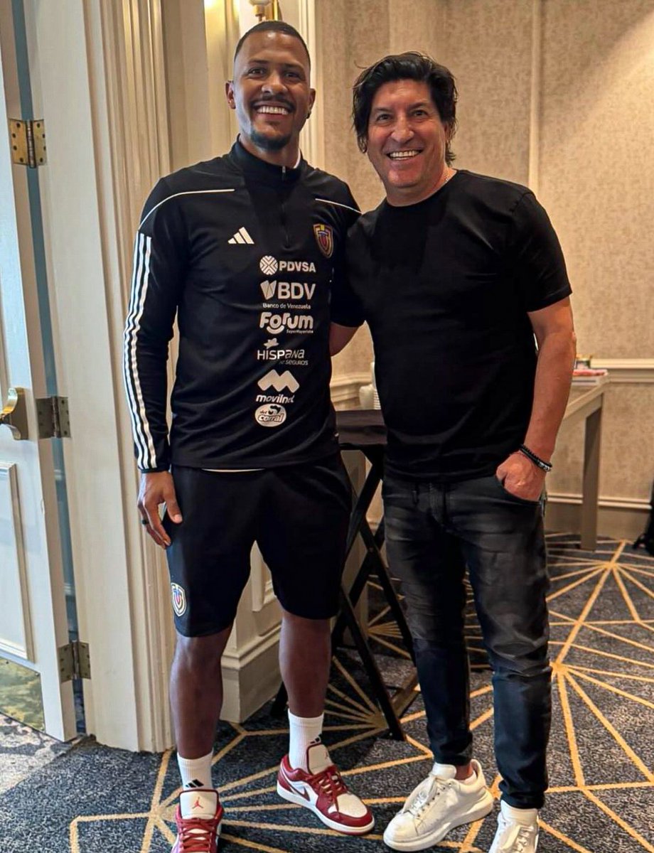 SOLOVENEX_'s tweet photo. Si no te carga es por exceso de goles. 

Historia en Venezuela, historia en Chile. 

Salomón Rondón y ‘Bambam’ Zamorano. 

¡𝗠𝗔𝗧𝗔𝗗𝗢𝗥𝗘𝗦! 🇨🇱🤝🏻🇻🇪 https://t.co/LH1Lh01X82