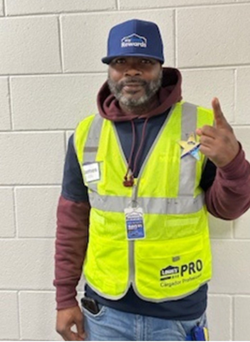 Stopped by Norfolk to give a credit rockstar badge to James 🌟.  He already has over 100 credit apps on the year as a loader! <a href="/eric_marler/">Eric Marler</a> <a href="/BenitoKomadina/">Benito.Komadina@Lowes</a> <a href="/PresnellLars/">Lars Presnell</a> <a href="/TerryroseSieber/">Terryrose sieber</a>