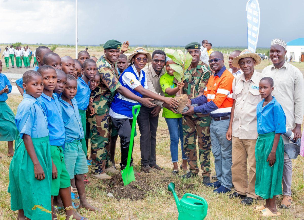 🌍 Our #COSME project in collaboration with @OurKwaleCounty, @KeForestService & @KWSKenya commemorated the #InternationalDayOfForest at Kwale Teachers Training College to encourage communities to embrace multipurpose tree growing 🌲 & build resilience against climate change 🌱