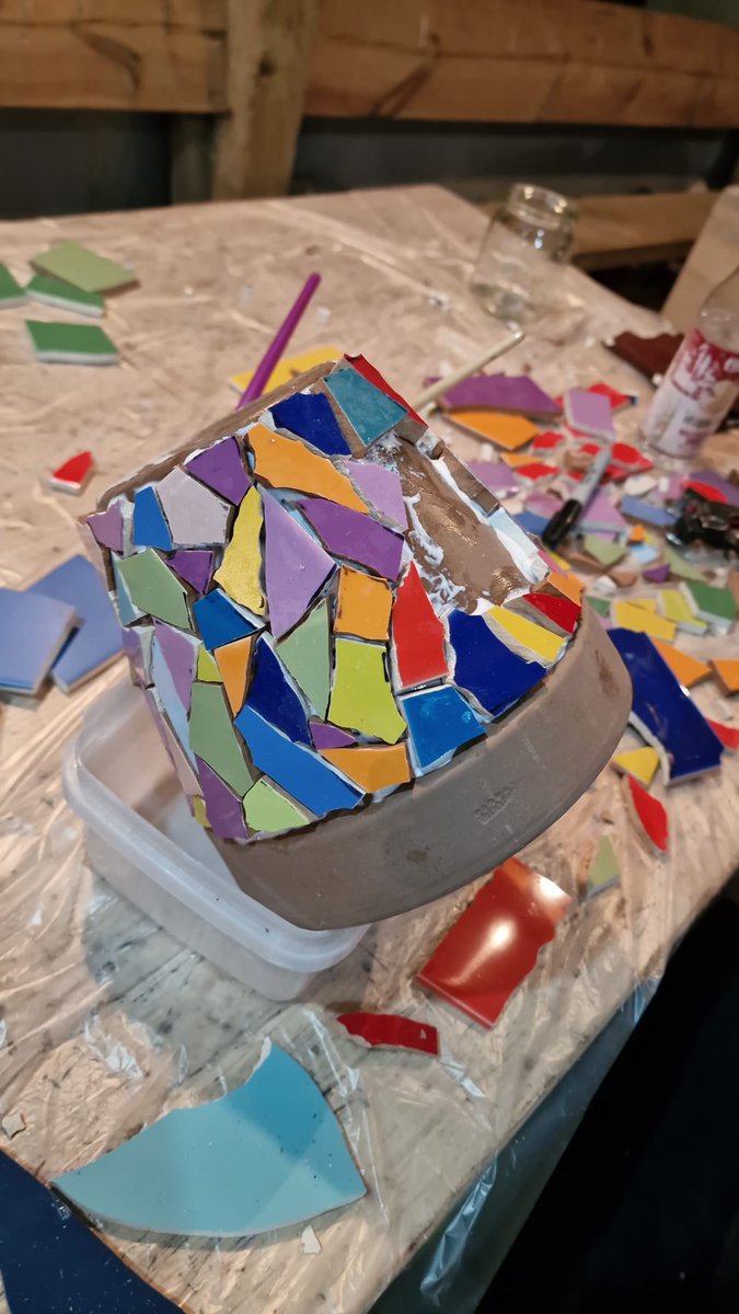 HeartInArt_UK's tweet image. What a colourful session @BeeUrbanLondon making mosaics last night. 
#popsofcolour #colourfullife #liveincolour
#londonlovescolour #makingmosaicswithkes