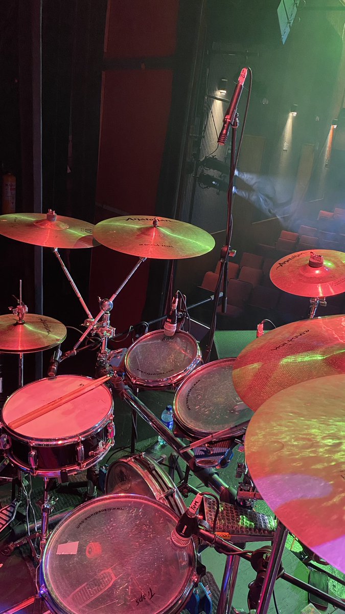 ivan_castrom's tweet photo. Empezamos una gran temporada con @yolandarayooficial 
“Yo soy así” miércoles de plancha en el @teatrosantafe 
Let’s go!!! 🥁👊🏼✨
.
.
.
.
.
.
.

#trapsdrums #drumset #yolandarayo #musical #teatro #drumcam #drummerlife https://t.co/wr05Fwfsva