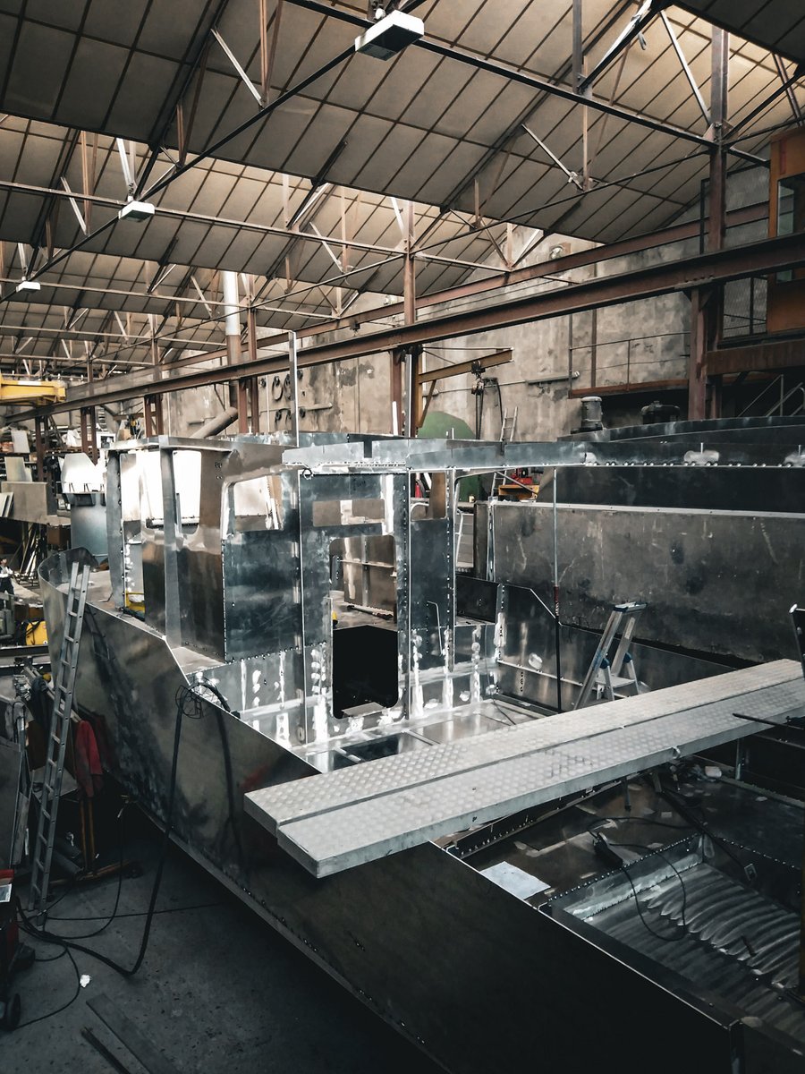 Nouvelle étape dans la construction du nouveau bateau <a href="/UmrCarrtel/">UmrCarrtel</a> <a href="/INRAE_Lyon_Gre/">INRAE Lyon-Grenoble Auvergne-Rhône-Alpes</a> <a href="/Univ_Savoie/">UnivSavoieMontBlanc</a> : pose de la timonerie. Merci <a href="/Dep_74/">Département de la Haute-Savoie</a> <a href="/OFBiodiversite/">Office français de la biodiversité</a> #FondsVitaleVert <a href="/SIG_Geneve/">SIG</a> <a href="/AnaeeFrance/">AnaEE France</a> #ZABR <a href="/FondationUSMB/">FondationUSMB</a> <a href="/EDFofficiel/">EDF</a> #CIPEL <a href="/edytem_fr/">edytem</a> <a href="/sup_recherche/">Ministère Enseignement supérieur/Recherche/Espace</a> Livraison automne 2024