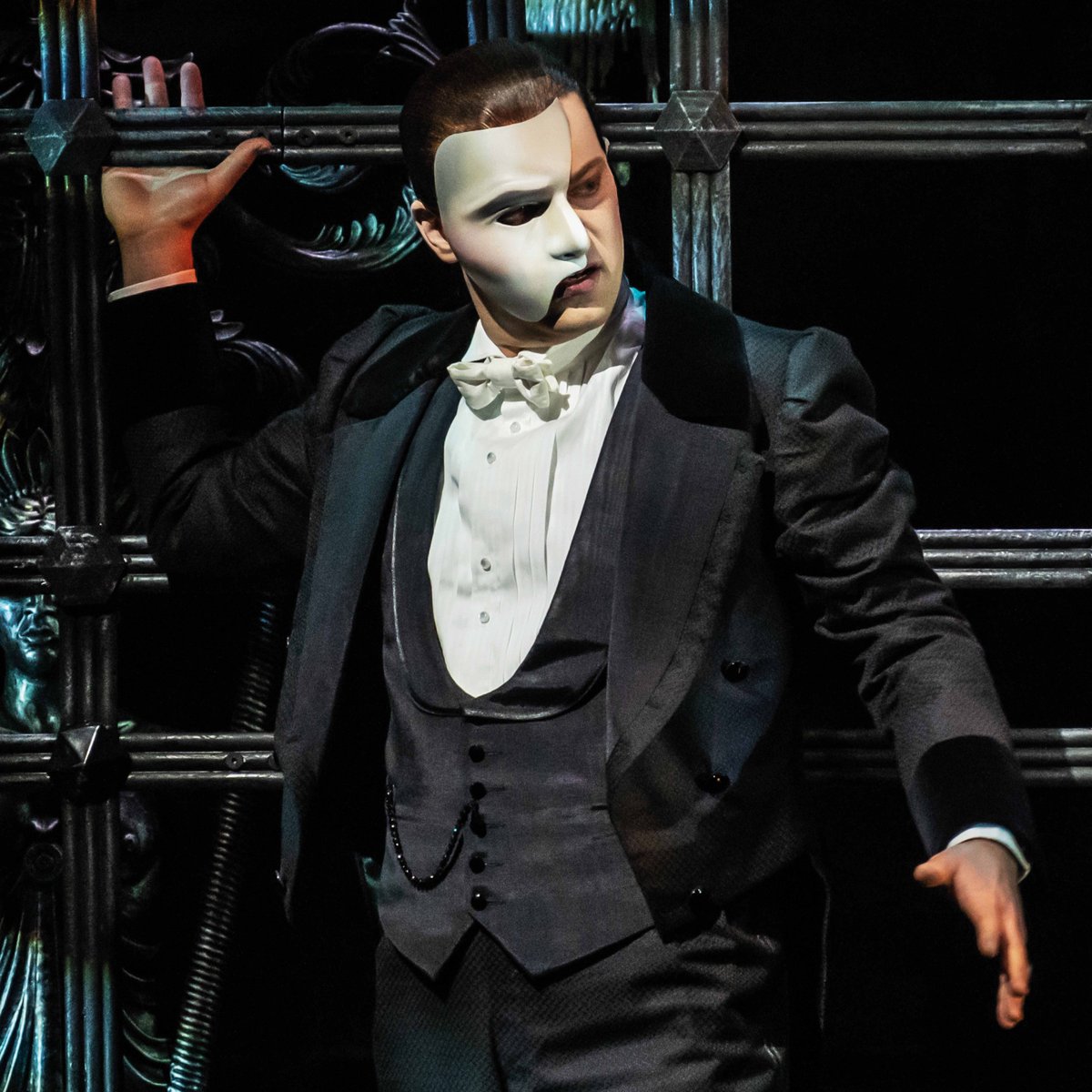 You alone can make my song take flight ✨ 📸 Johan Persson of Jon Robyns as The Phantom #PhantomLondon