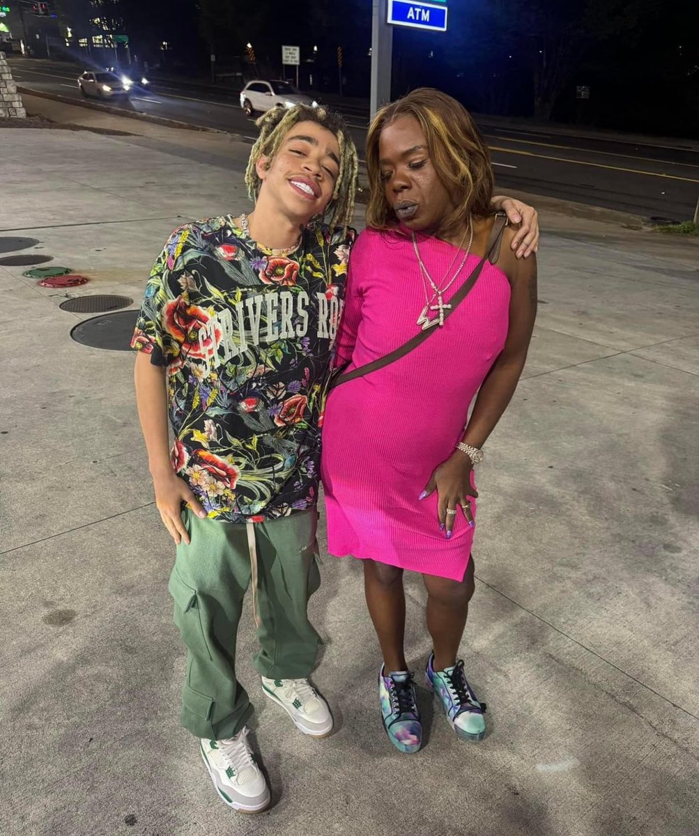 traptrap781's tweet photo. Smh come and get your son t.I https://t.co/qCPRA0Anus