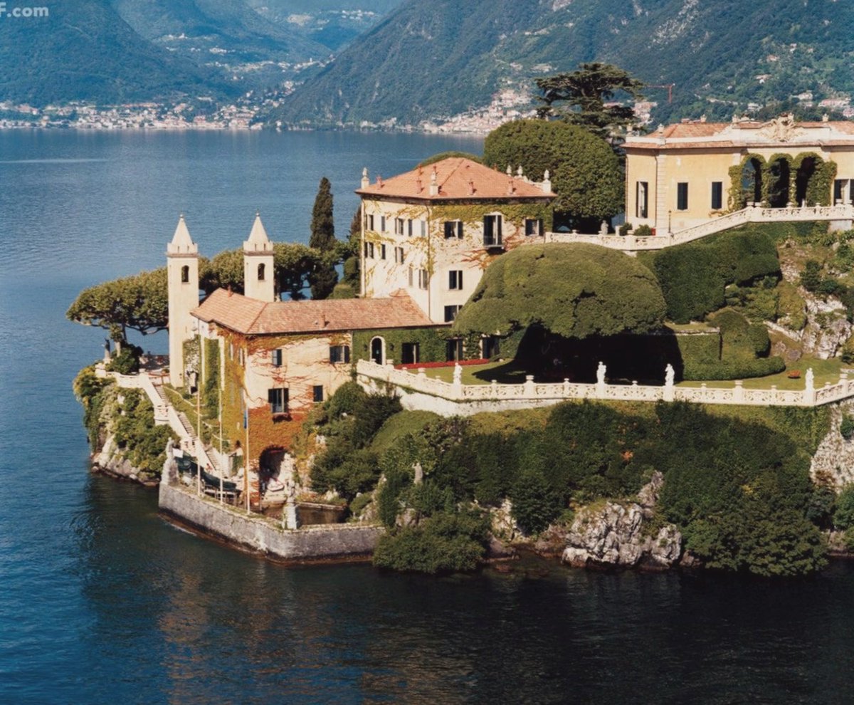 luusssso's tweet photo. The stunning architecture of Lake Como, Italy https://t.co/T0fsTO38DA