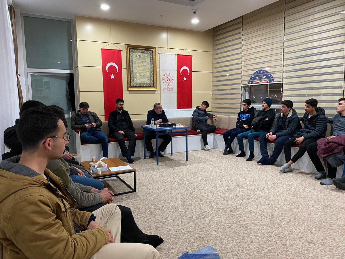 Kadı Burhaneddin Yurdu Hasbihal Sohbetlerinde Emekli Müftü Yard. Halil Taşpınar konuğumuzdu. Öğrencilerimize yönelik “İslam dininde Şehitlik ve Gazilik” konulu söyleşi gerçekleştirildi.