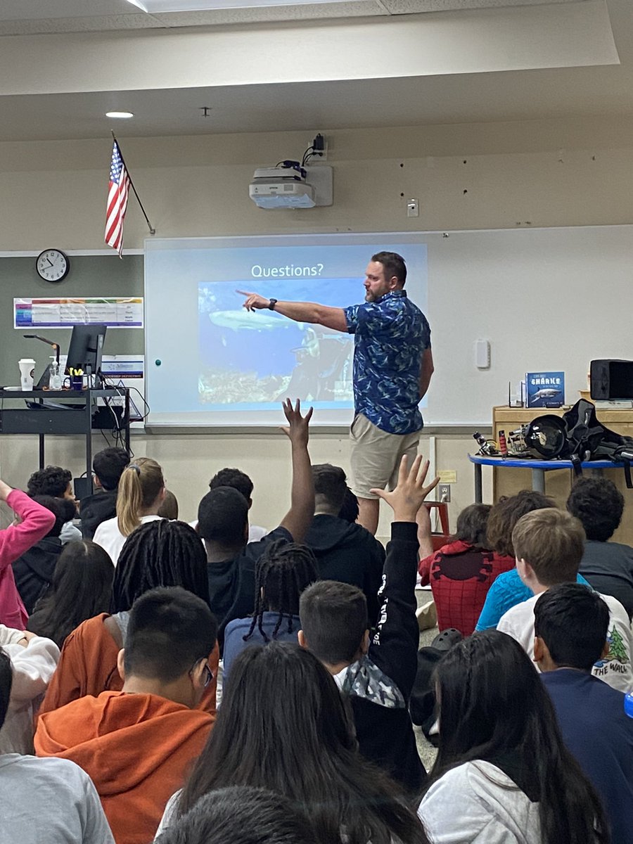 #careerday is the best with Matt the Shark Guy in the library <a href="/southdaviselem1/">southdaviselementary</a>  @aisdlibsrv