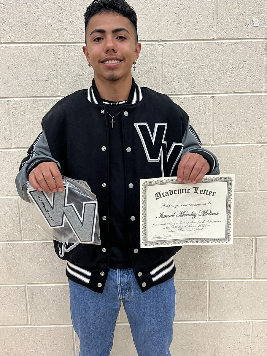 Academic letter recipient! Working for that bar and the star…#studentathlete @vvhsfootball @CoachWallin