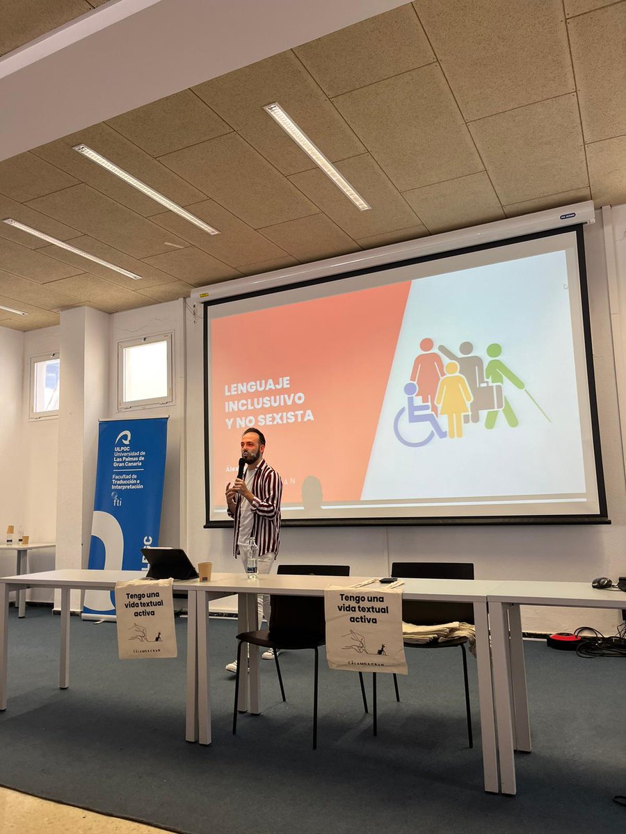 Álex Herrero, de <a href="/CalamoyCran/">Cálamo & Cran</a>, nos da su interesantísima ponencia sobre lenguaje inclusivo y no sexista. ❤️❤️💜💜