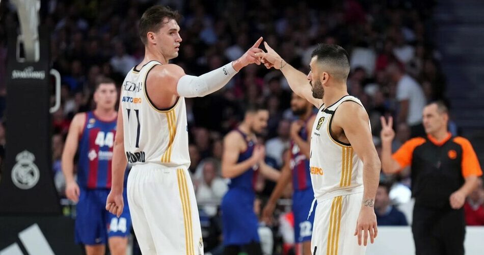 CzvLuki's tweet photo. Fakundo: "Bilo mi je čudno zašto Mario Hezonja voli Partizan, a onda mi je Mario objasnio kako je Partizan nastao u glavnom gradu njegove rodne države i kako mnogo njegovih ponosnih sunarodnika navija za isti" https://t.co/cyoHyU5Pwo