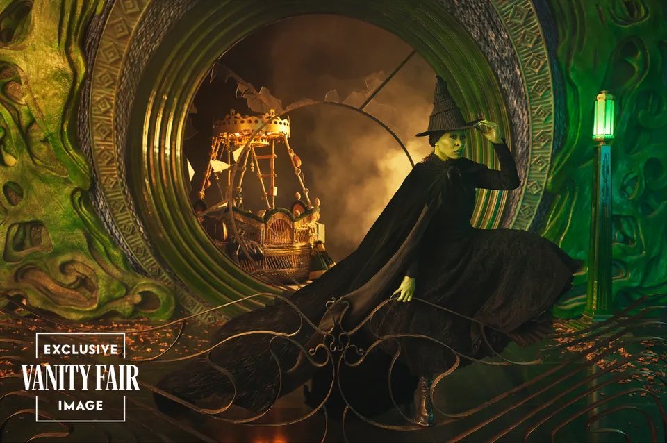 PopCrave's tweet photo. ‘Wicked’ director Jon M. Chu tells Vanity Fair that the singing in the film is live vocals:

“These are live vocals. When we were shooting it, those girls were like, ‘F**k the pre-records. We’re going live.’” https://t.co/iGGFvKoBLY