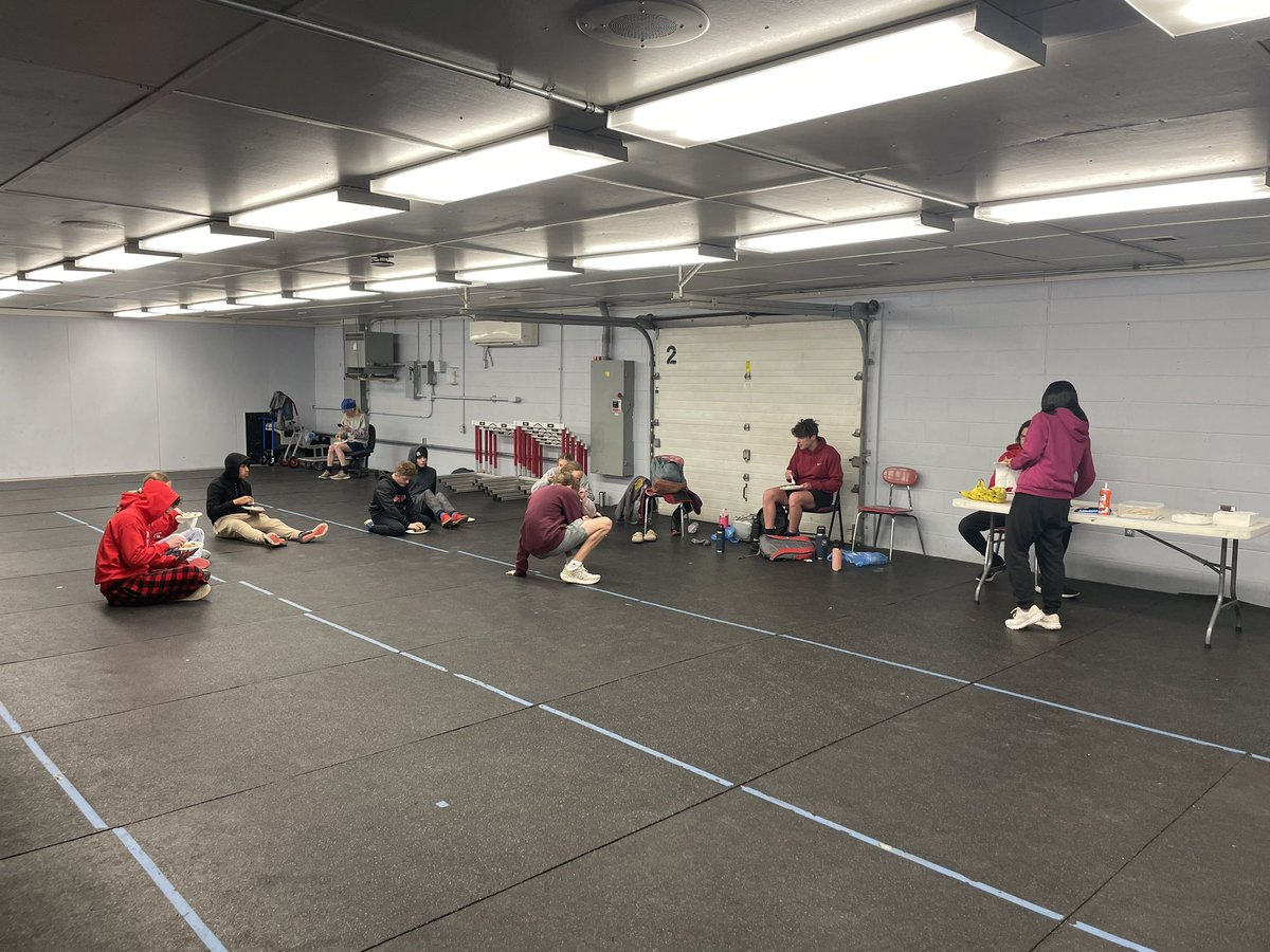 coachhinckley's tweet photo. Pancakes… Belly Tag… and the best kiddos in the school!
#TeamDistance #PancakeBreakfast https://t.co/amphx4iz7V