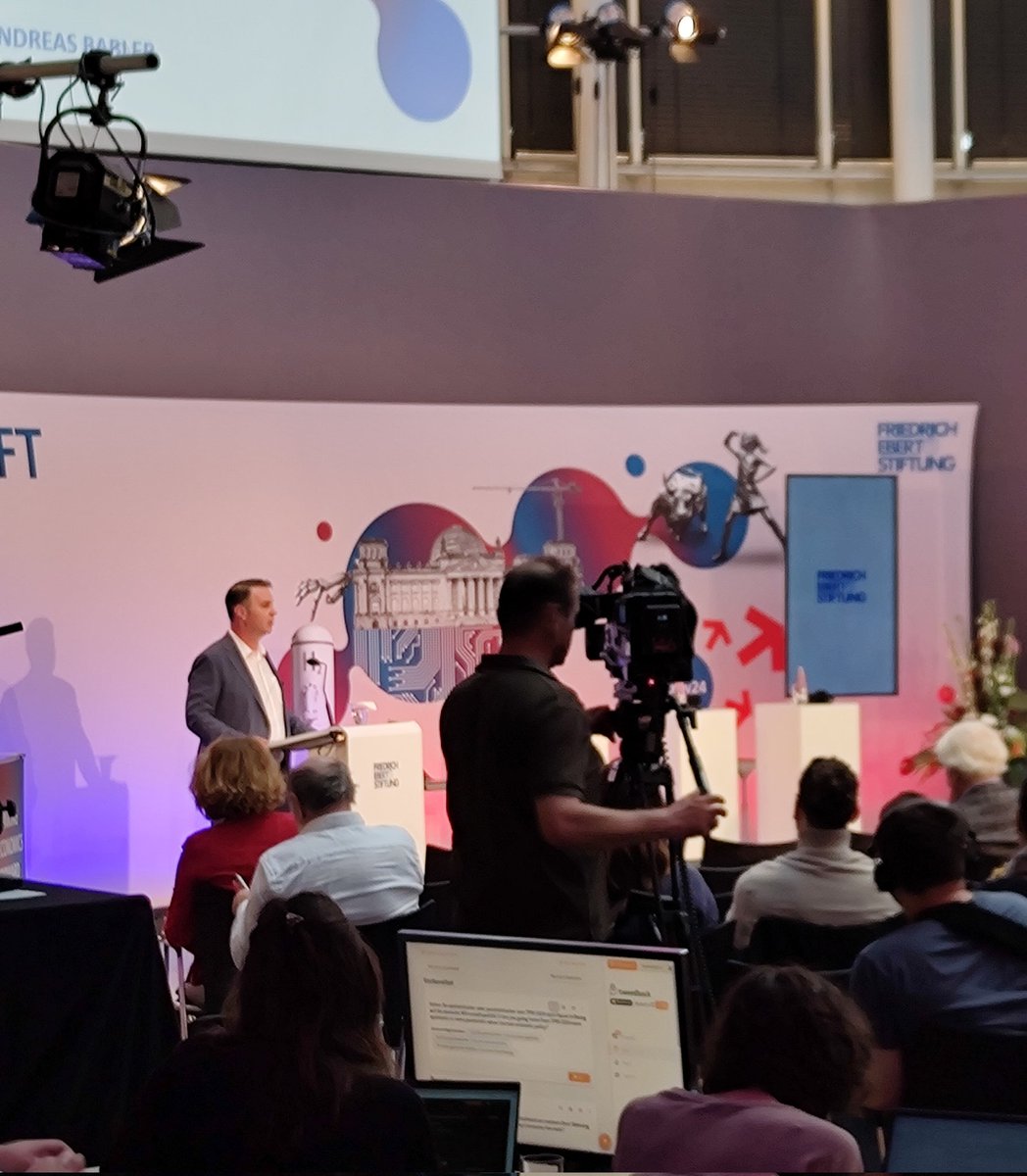 Die Sozialdemokratie hat genug Kompromisse gemacht. Andreas Babler hat gestern eindrucksvoll über die Herausforderungen und Pläne der österreichischen Sozialdemokratie gesprochen.
#tpw24

Aufzeichnung: youtu.be/OD3HLYl0HfA