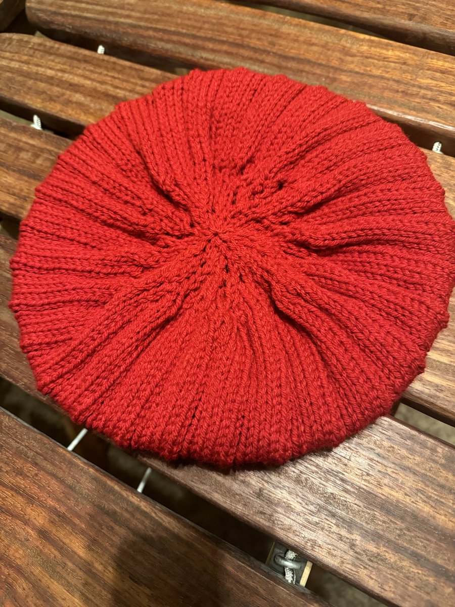 RedBeretsM4All's tweet photo. Another beret (free pattern by https://t.co/C6aZPVa2jA), which while knitting it, I would have named βtrust the process,β as it seemed like I must be doing it wrong at many points. In the end, there very well might be mistakes, but I kept at it!!
#Stitches4SinglePayerπ―β₯οΈπ©π§Ά https://t.co/HiByE9rvTs