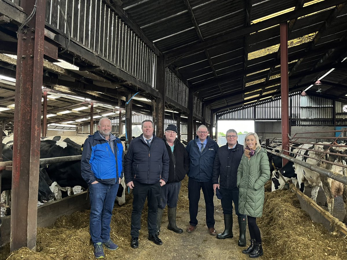 Great to welcome @Mark_Spencer, UK Food, Farming & Fisheries Minister to Upper Bann this morning. Good discussion with dairy farmers & a tour of Avondale Foods gave him food for thought. NI agri sector produce enough to feed 10m people. Outstanding in our field!