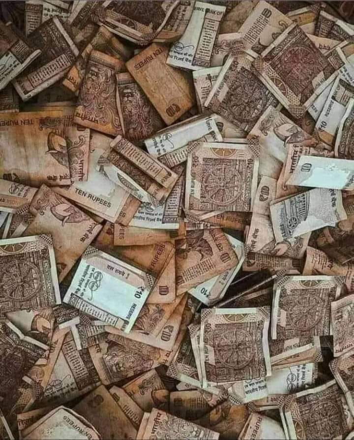 RahulSharm97242's tweet photo. इस ढेर में 10 के नोट के अलावा एक नोट और है पहचानों 99% फैल🙄🙄🤔🤔🫣🫣 https://t.co/bGIdfjwRSQ