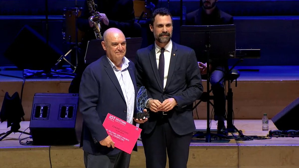 COEINF (@coeinf) on Twitter photo 🏆🎖️ Premi d’Honor #LaNit2024 a Josep Casanovas de <a href="/BSC_CNS/">BSC-CNS</a>.
Rep el guardó de mans de la honorable <a href="/rogertorrent/">Roger Torrent i Ramió 🎗</a> conseller <a href="/empresacat/">Empresa</a> i <a href="/treballcat/">Treball</a> <a href="/gencat/">Generalitat de Catalunya</a>💪 🏆🎖️ Premi d’Honor #LaNit2024 a Josep Casanovas de <a href="/BSC_CNS/">BSC-CNS</a>.
Rep el guardó de mans de la honorable <a href="/rogertorrent/">Roger Torrent i Ramió 🎗</a> conseller <a href="/empresacat/">Empresa</a> i <a href="/treballcat/">Treball</a> <a href="/gencat/">Generalitat de Catalunya</a>💪