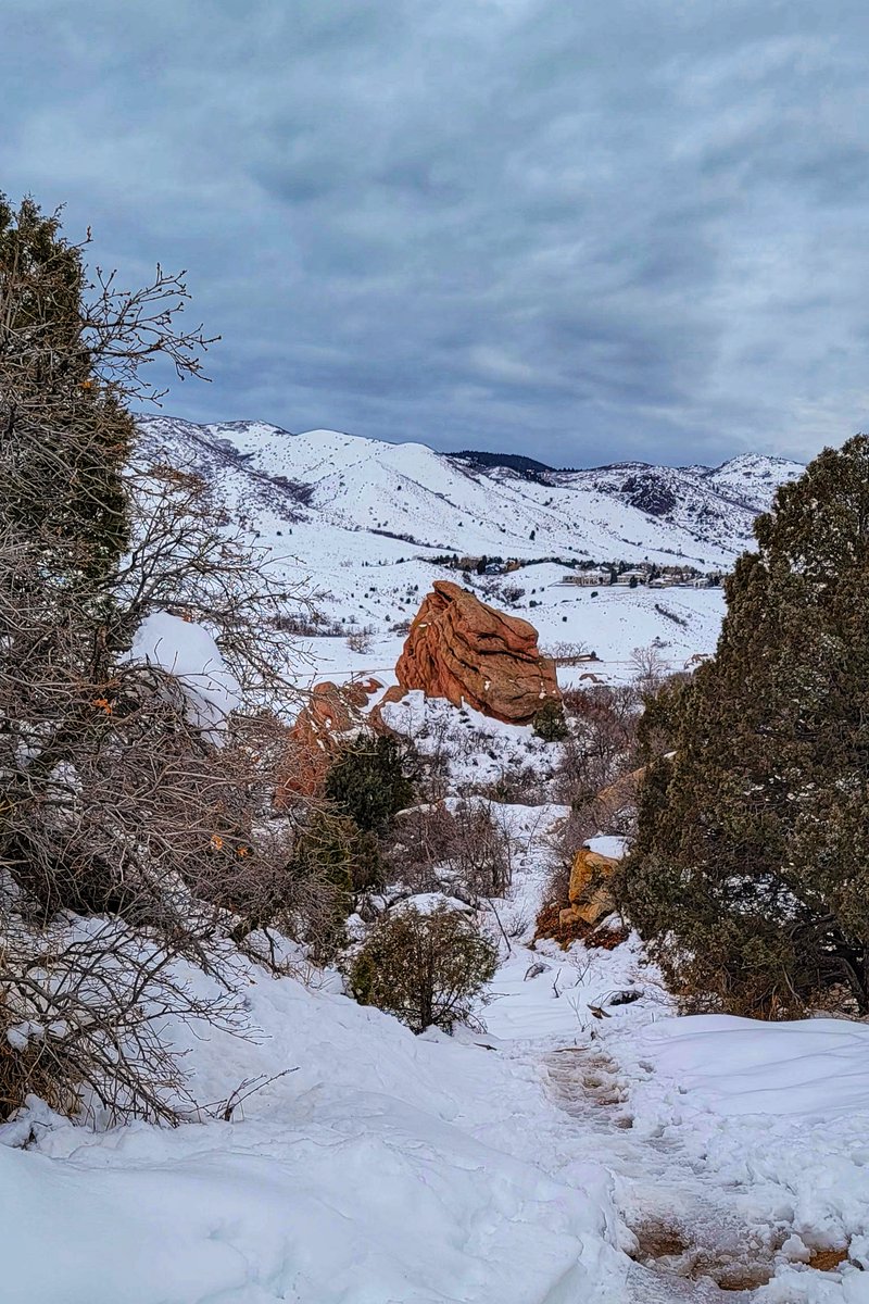 Nature’s artistry revealed. Venturing up this ridge of 250 million year old Lyons Formation sandstone rewards hikers with views of the even older Fountain Formation, whose outcroppings are strewn about the valley floor below. #SouthValleyPark #HikeColorado #WinterHike