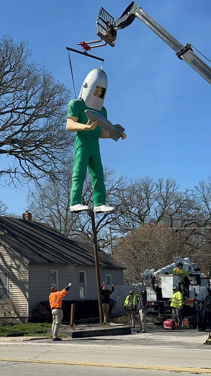 cwoll79's tweet photo. He's been rescued!! https://t.co/GOoSgM68LU