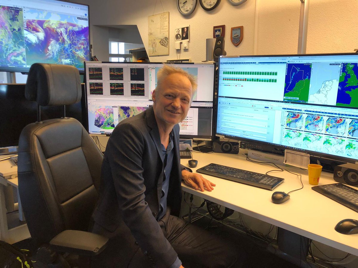 deltaprogramma's tweet image. Op werkbezoek bij het @KNMI: versterken van samenwerking met het #Deltaprogramma.

Deltacommissaris Co Verdaas (@delta_comm) leerde deze week onder andere meer over hoe de organisatie werkt en hoe zij waarnemingen en voorspellingen over klimaat en het weer verzamelen en checken.